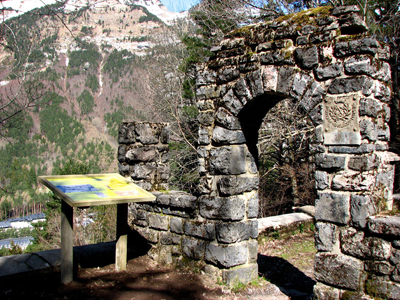 La localidad de Canfranc contin&uacute;a mejorando y potenciando la se&ntilde;alizaci&oacute;n de los distintos puntos de inter&eacute;s tur&iacute;sticos existentes en su municipio. 