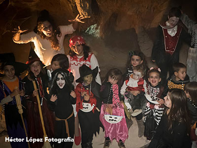 Las grutas de Villanúa han preparado para este fin de semana (del 29 de octubre al 1 de noviembre) un extenso programa de visitas teatralizadas y actividades pensadas para disfrutar en familia.