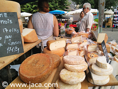 En julio, Fiesta del queso en el Valle de Aspe  09/07/2018. Jaca   El próximo domingo 29 de julio, Etsaut acogerá la vigésimo quinta edición de su fiesta del queso que reúne a los productores del valle. Una cita imprescindible para los amantes del queso y los productos de proximidad.