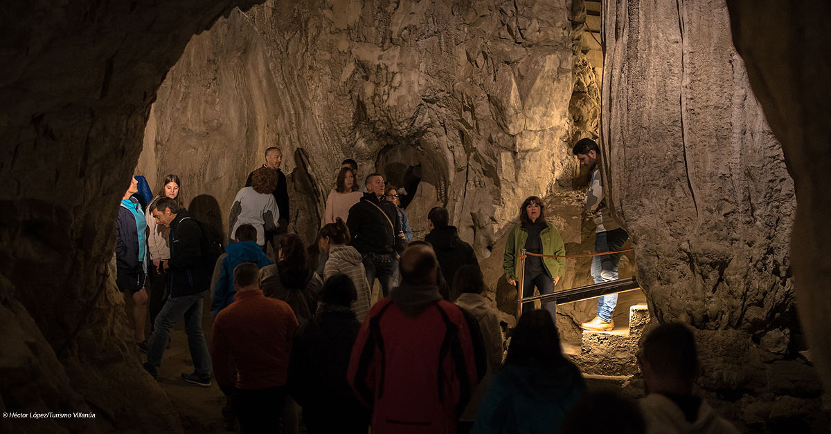 Desde mañana 28 de agosto y hasta el 2 de septiembre se celebra la IV Semana de Las Güixas, con actividades para que toda la familia descubra la historia de la cueva de Las Güixas y su relación con las brujas.