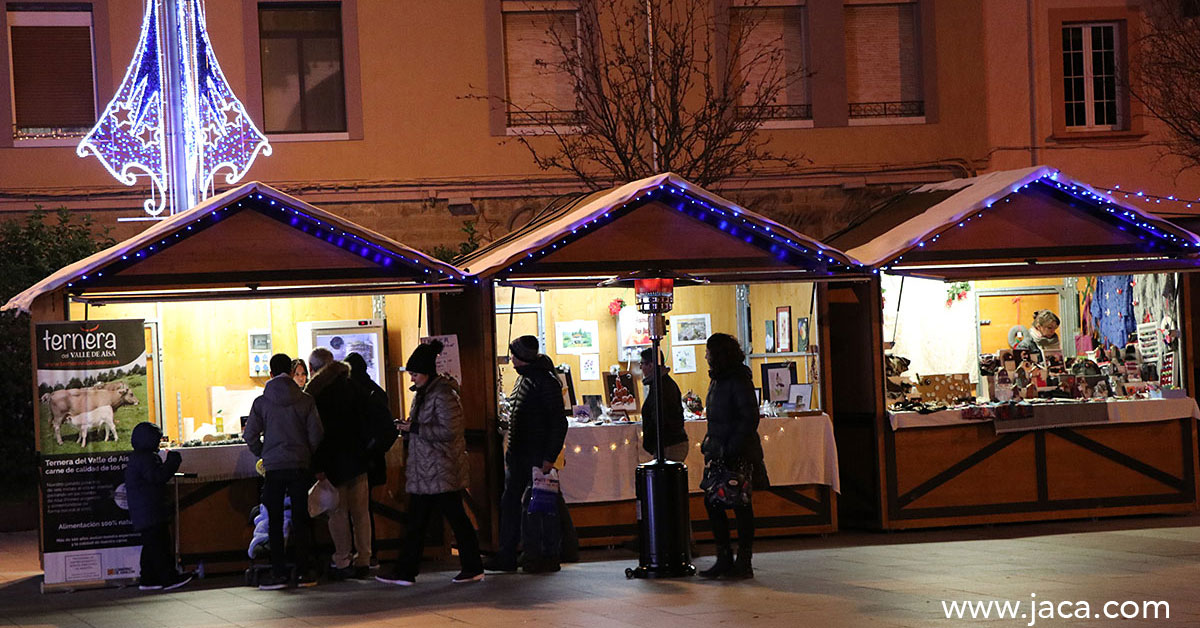 También podremos disfrutar de la artesanía y los productores locales en el mercado navideño que abrirá sus casetas en la Plaza Biscós del 27 al 31 de diciembre y del 2 al 5 de enero, de 11 a 14h y de 17.30 a 21h. (31 y 5, sólo por la mañana).