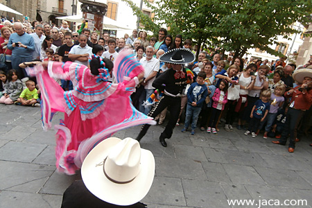 Medio millar de participantes, de los cinco continentes, en Festival Folklórico de los Pirineos 