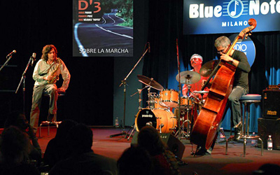 Jorge Pardo (saxos y flauta), Francis Posé (contrabajo) y José Vázquez “Roper” (Batería).