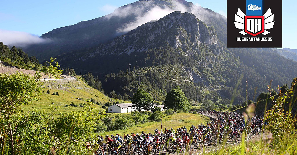 Este sábado 17 de junio la localidad pirenaica dará la salida a la la 27º edición de la prueba cicloturista Quebrantahuesos, la mejor marcha española de Gran Fondo. Con un total de 200 kilómetros, el recorrido serpentea por el Pirineo –aragonés y francés– e incluye cuatro puertos de montaña (Somport, Marie Blanque, Portalet y Hoz de Jaca), algunos históricos del Tour de Francia y de La Vuelta a España. 