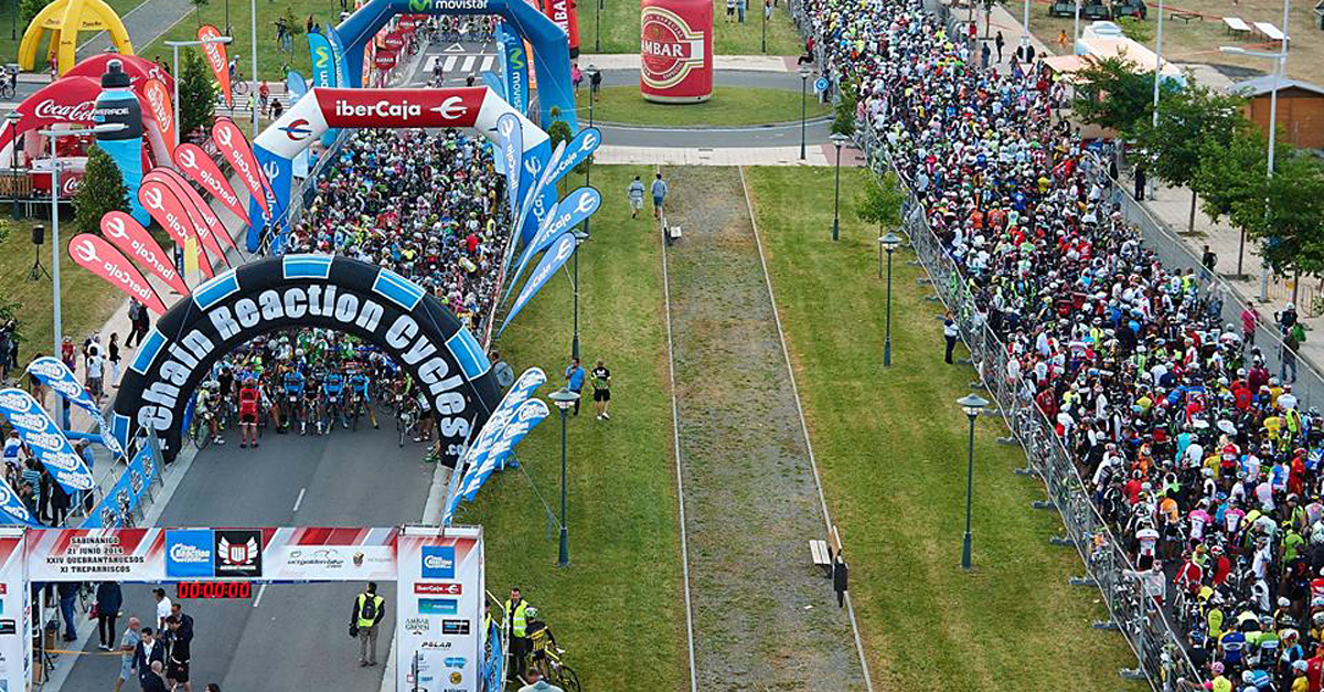 Este sábado 23 de junio las carreteras y puertos del Alto Gállego y la Jacetania se llenarán de nuevo de maillots, con los miles de ciclistas participantes en la mejor marcha española de Gran Fondo. La Quebrantahuesos, con un 200 km de recorrido transfronterizo incluye cuatro puertos de montaña, Somport, Marie Blanque, Portalet y Hoz de Jaca, históricos del Tour y la Vuelta.