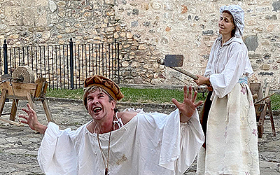 Visita teatralizada a la Ciudadela de Jaca. Un espectáculo que nos remonta a finales del siglo XVI, cuando Felipe II ordenó la construcción de esta fortaleza.