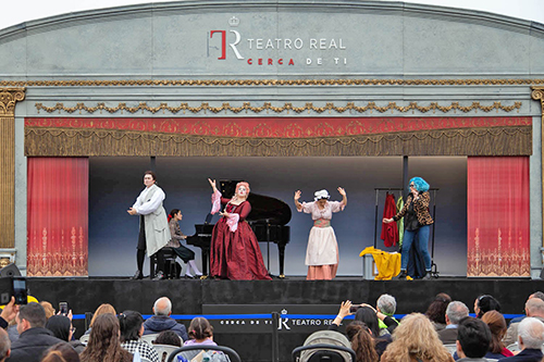 la Carroza del Teatro Real actuará en la Plaza Biscós de Jaca, con acceso libre hasta completar aforo.