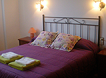 Habitación con cama de matrimonio