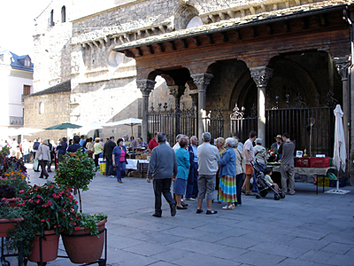 El Mercado de las Huertas y el Camino de Santiago cierran el verano de Jaca