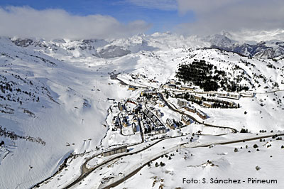 Vista aérea de Candanchú. Foto: Sergio Sánchez - Pirineum