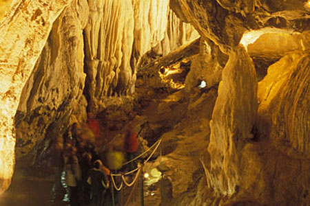 Las brujas vuelven a la Cueva de las Güixas