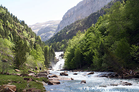 Ayer se cumplieron 97 años de la declaración del Parque Nacional de Ordesa (16 de agosto de 1918). Dos años después de que se diera luz verde a la primera Ley de Parques Nacionales, y 25 días después de que se creara el primer Parque Nacional español, el P. N. de la Montaña de Covadonga.