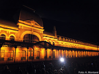 Estación Internacional de Canfranc iluminada