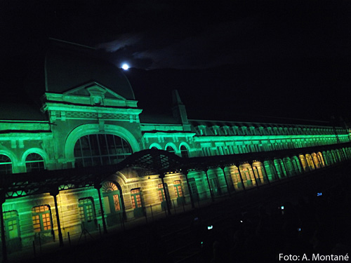 Estación Internacional de Canfranc iluminada