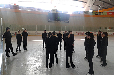 El actual campeón del Mundo de 2015 y nueve veces campeón de Canadá de patinaje sincronizado, prepara en Jaca su participación en la Final del Grand Prix de Barcelona.