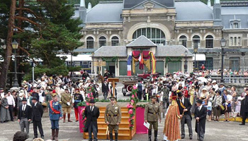 Ferias y música, visitas guiadas, bus turístico, excursiones de montaña, carreras, exposiciones y fiestas son algunas de las propuestas de Canfranc para el verano que acaba de comenzar.