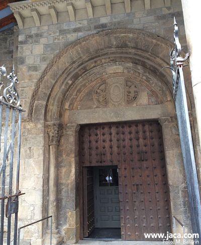 La portada sur de la Catedral de Jaca podría haber incluido el capitel de los músicos