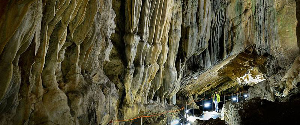 Las Güixas regresan a la Cueva de Villanúa