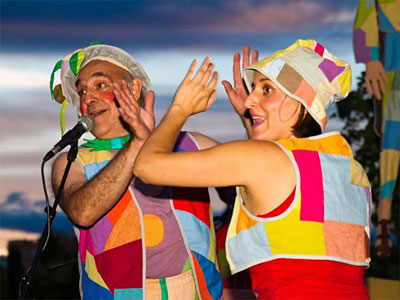 Pondrán el broche de oro al festival Los Titiriteros de Binéfar, con su espectáculo de títeres y música "No nos moverán".