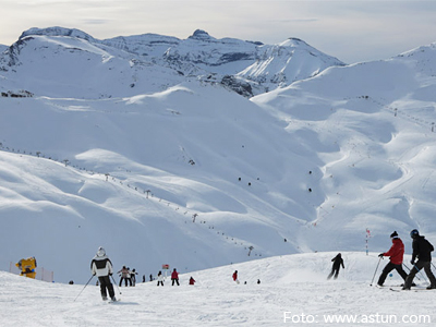 Astún y Candanchú se unen para ofrecer 100 km. esquiables en el Valle del Aragón