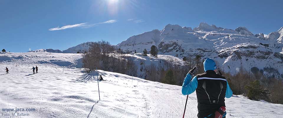 Esquí alpino, de travesía, raquetas, patinaje sobre hielo... deportes de invierno en Jaca