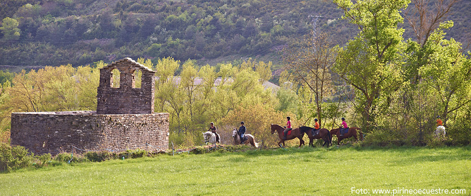 Paseos a caballo con www.pirineoecuestre.com