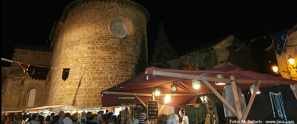 Edición 2015 del mercado medieval de Jaca alrededor de las plazas de la Catedral y San Pedro (zona cristiana), Biscós y Ripa (musulmana) y del Marqués de la Cadena (judía), del 28 al 30 de agosto