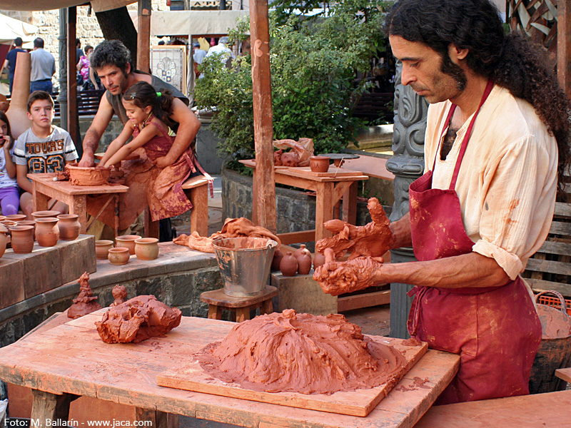 Talleres infantiles. Mercado Medieval de Jaca. © Foto: M. Ballarín - www.jaca.com