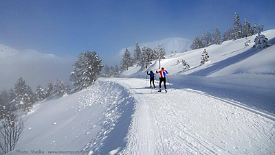 El Espacio nórdico de Somport, con 34 km. pistas de fondo, y unida con Candanchú, se sitúa en el puerto del mismo nombre que separa Francia y España, en pleno Parque Nacional de los Pirineos.