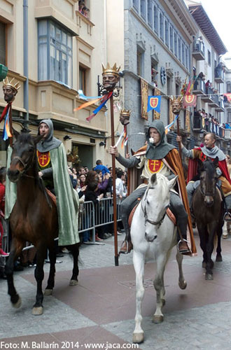 Desfile Primer Viernes de Mayo en Jaca