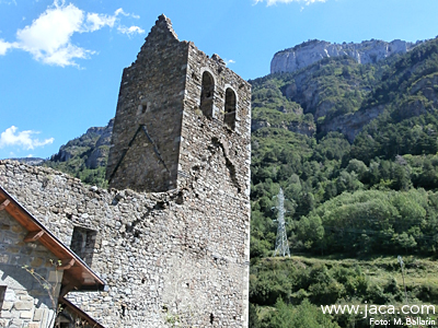 En el siglo XI, y a la misma vera del camino de Francia, nació Canfranc como perfecto ejemplo de pueblo fronterizo. 