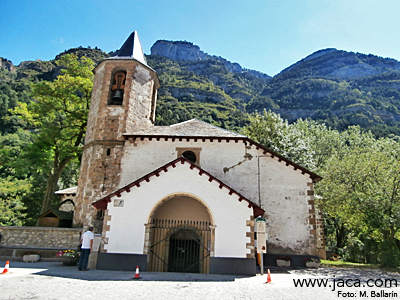 En el siglo XI, y a la misma vera del camino de Francia, nació Canfranc como perfecto ejemplo de pueblo fronterizo. 