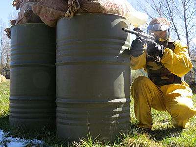 Muy cerca del centro de Jaca encontramos más de 5.000 metros cuadrados dedicados al Paintball, con dos escenarios adaptados para disfrutar de una emocionante experiencia: trincheras, torres, túneles, paredes con puertas… todo lo necesario para simular un escenario de combate.