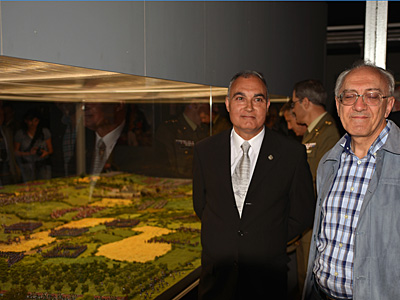 Obra de los maquetistas aragoneses Raúl Quílez y Alfredo González, ha sido realizada en parte artesanalmente, con la finalidad de recrear con mayor realismo. 