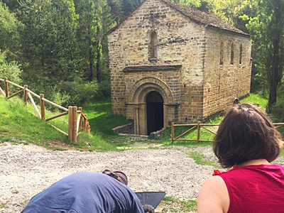 El rodaje de parte de este documental alrededor del poema épico “Parzival”, escrito en el siglo XIII y uno de los principales mitos de la cultura alemana, se ha llevado a cabo en Monzón, el castillo de Montearagón, San Pedro el Viejo de Huesca, parte una zona del camino francés del Camino de Santiago por Aragón, San Adrián de Sásabe en Borau, y San Juan de la Peña. 