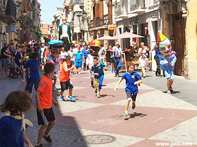 Este viernes 23 arrancarán las fiestas patronales que nos proponen un programa repleto de música, folclore y tradiciones para todos los gustos. Una semana de festejos populares y gratuitos, que contará con las calles y plazas de la ciudad como escenario de la mayoría de las actividades.