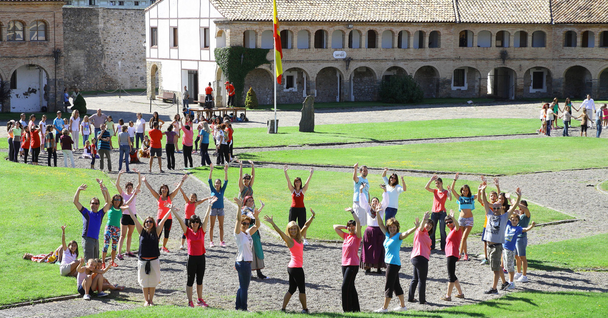 El flashmob que se rodó durante el pasado año cuenta con la participación de cientos de jacetanos que se dieron cita en los distintos escenarios del emblemático monumento para contar la historia de la piedra angular sobre la que se construyó la fortaleza.