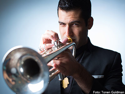 “Itamar Borochov 4tet”, un trompetista israelí que ofrecerá una combinación de jazz tradicional y música étnica. La elegancia de la trompeta más tradicional, revisitada a través de ritmos árabes y africanos.