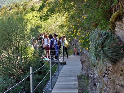 La pasarela junto al río Aragón y el lago del Juncaral, novedades de Villanúa para este verano