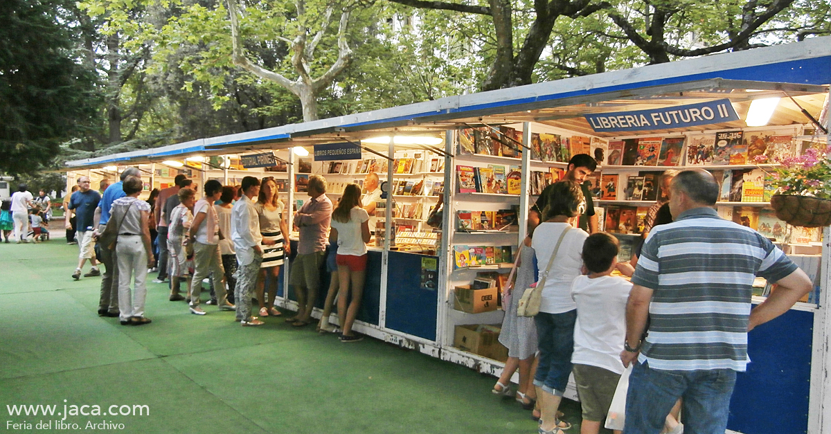 La feria, que en esta ocasión se traslada al final de la calle Mayor, contará con la participación de siete librerías, ocho editoriales y varias asociaciones culturales e instituciones que instalarán sus casetas y puestos, para acoger a lectores y los más de cincuenta autores que participarán en ella. 