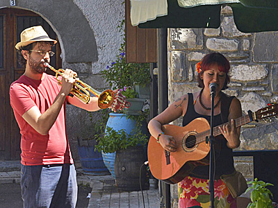 Llega a Villanúa el Festival de Música Callejera, con más de 70 conciertos en directo, gratuitos y al aire libre, en distintos rincones de la localidad, con lo que la música inundará la localidad a lo largo de cuatro días, del 27 al 30 de julio. Leer más