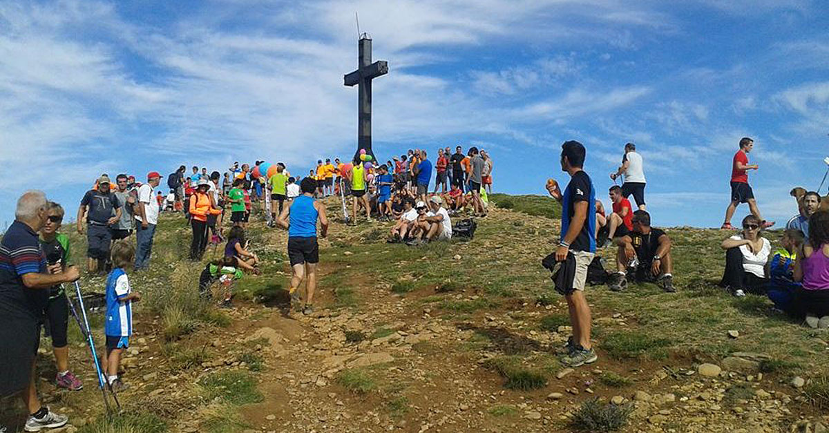 Tras un año de parón por culpa de las restricciones sanitarias, este domingo 8 de agosto el Club Atletismo Jaca retomará la celebración de la tradicional carrera por montaña "Subida a Oroel". La edición mantendrá el alto nivel de otros años con la participación principalmente de los mejores corredores aragoneses, vascos y navarros. 