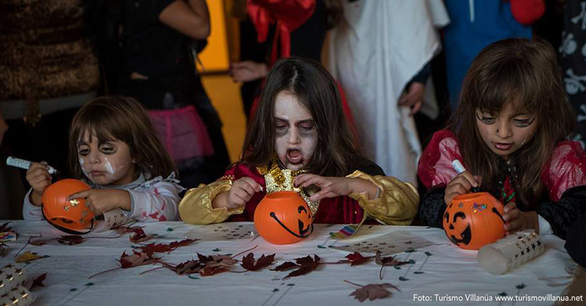 Se acerca la fiesta del terror, los disfraces y las sorpresas… y en la Jacetania se han adelantado las celebraciones de Halloween al próximo fin de semana del 28 y 29 de octubre, y se alargarán hasta el 4 de noviembre: fiesta de disfraces, extrañas criaturas en la cueva de Las Güixas, actividades en el Parc’Ours de Borce, fiestas en Canfranc, y dulces especiales para estos días en las pastelerías… 