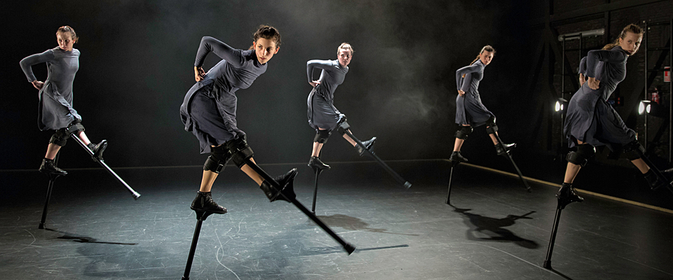 Además la mañana del jueves 12 (12.30 h) en la plaza Biscós, tendrá lugar la actuación de la Compañía Maduixa que presentará el espectáculo Mulïer, danza sobre zancos interpretado por cinco bailarinas que ha sido ganador, entre otros, del Premio MAX 2017 al Mejor espectáculo de calle. Más agenda