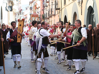 Con motivo de la festividad de la patrona de los músicos, las asociaciones musicales de Jaca han preparado, para el próximo fin de semana, diversos conciertos y actividades que incluirán el homenaje anual a un ente o asociación, que en 2017 recaerá en los “Danzantes de Santa Orosia” por su aportación musical a la ciudad. Leer más