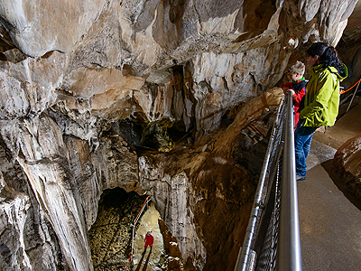 Más visitas guiadas a la Cueva de Las Güixas, juegos en Winterfun, gastronomía y pintura o las actuaciones de la Banda de Tambores y Bombos y la apertura del Polideportivo son algunas de las propuestas específicas para estos días... Leer más 