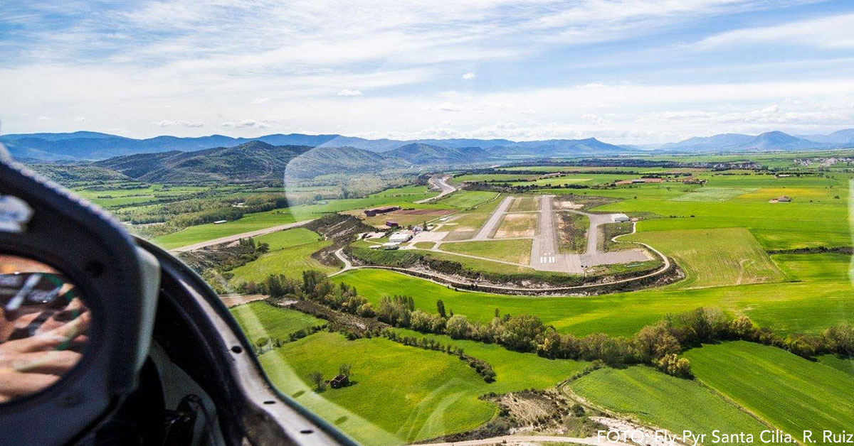 FlyPyr prepara un intenso programa en el que no faltará música, cena popular y espectáculo aéreo el próximo 28 de julio. El programa de actos incluye, entre otras actividades, un globo aerostático en la el aeródromo de Jaca (con vuelos cautivos gratuitos), el sábado, 28 de julio.