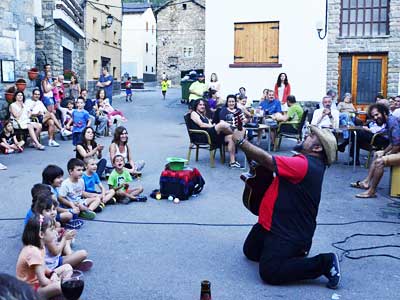 La música toma las calles y plazas de Villanúa hasta el domingo