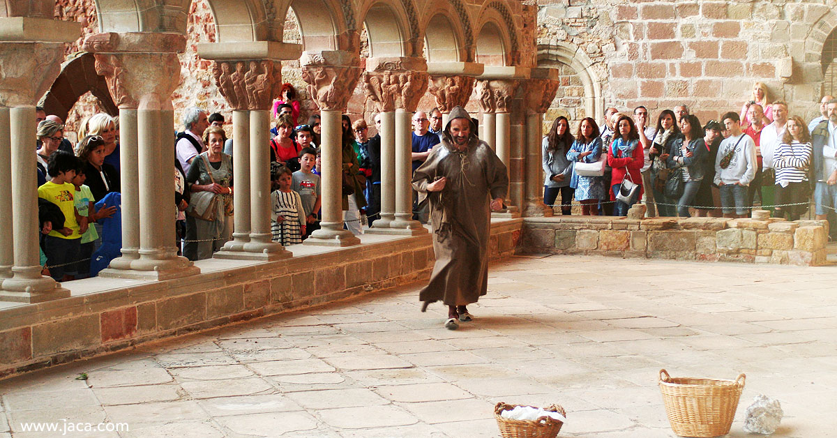 Desde el jueves 26, el IX Festival de Música Callejera de Villanúa llenará todos los rincones de música, con cerca de una decena de intérpretes que ofrecerán sus actuaciones a lo largo de la jornada, alternando los escenarios. Una actividad gratuita que viene a completar el extenso programa de actividades veraniegas, que estos días también coincide con la Semana de la Prehistoria, visitas a las cuevas, ecoparque… 