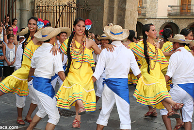 La próxima edición del Festival de Jaca tendrá lugar del 31 de julio al 4 de agosto de 2019 y ya comenzamos a conocer algunas de las novedades que incorporará así como parte de los grupos que tomarán las calles y plazas de nuestra ciudad, convirtiéndola en un gran escenario del folclore mundial.  